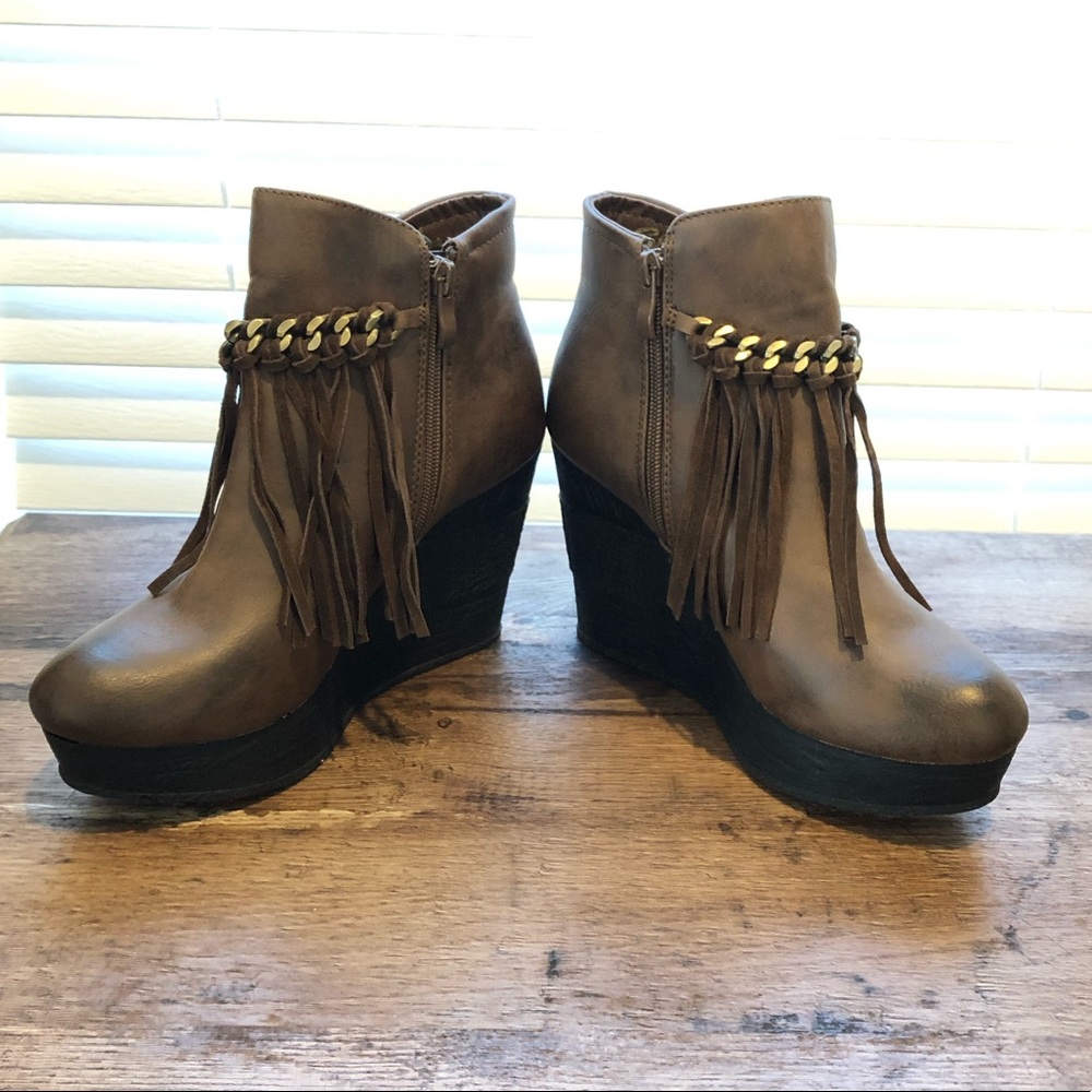 NEW Sbicca wedge booties 7.5